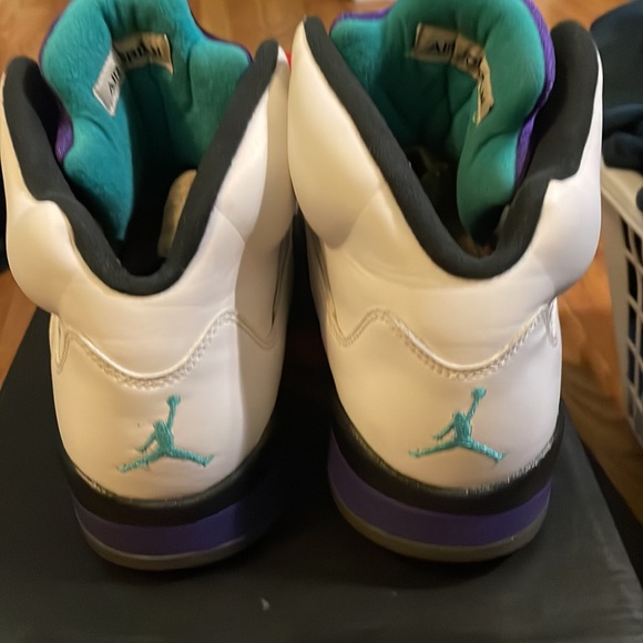 Jordan 5 “GRAPES” size 10. Excellent care & kept in box - Picture 3 of 7